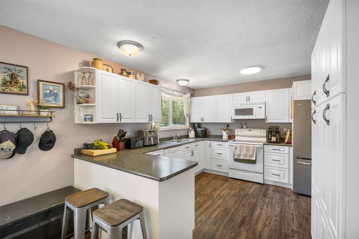 









1579


SOUTHVIEW

Terrace,
Kamloops,




BC
V2B 7R3

