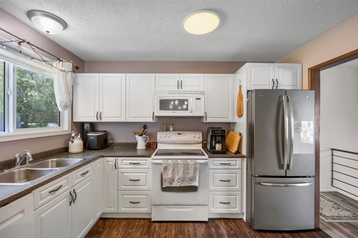 









1579


SOUTHVIEW

Terrace,
Kamloops,




BC
V2B 7R3

