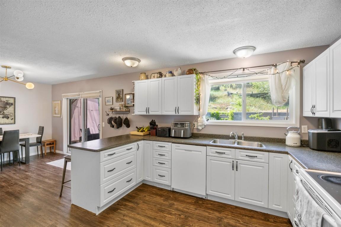 









1579


SOUTHVIEW

Terrace,
Kamloops,




BC
V2B 7R3

