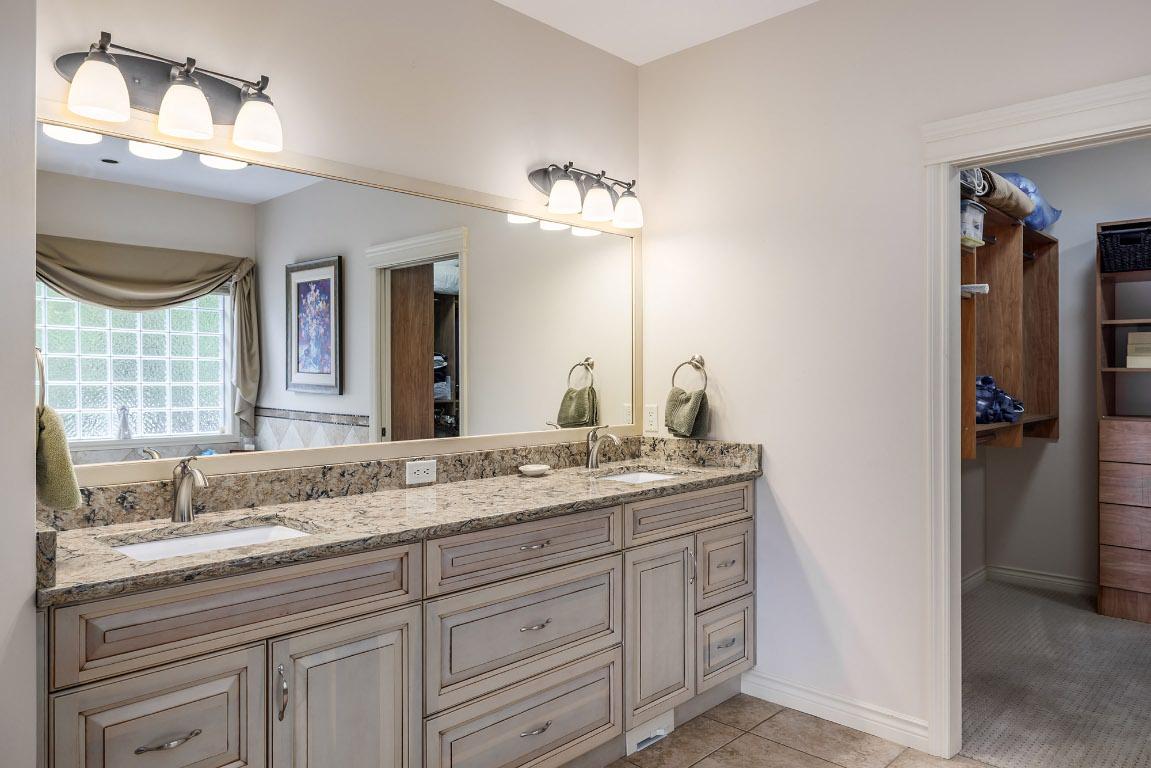 









370


Sandpiper

Street,
Kelowna,




BC
V1W 4K7

