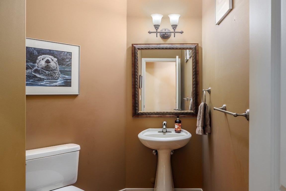 









370


Sandpiper

Street,
Kelowna,




BC
V1W 4K7

