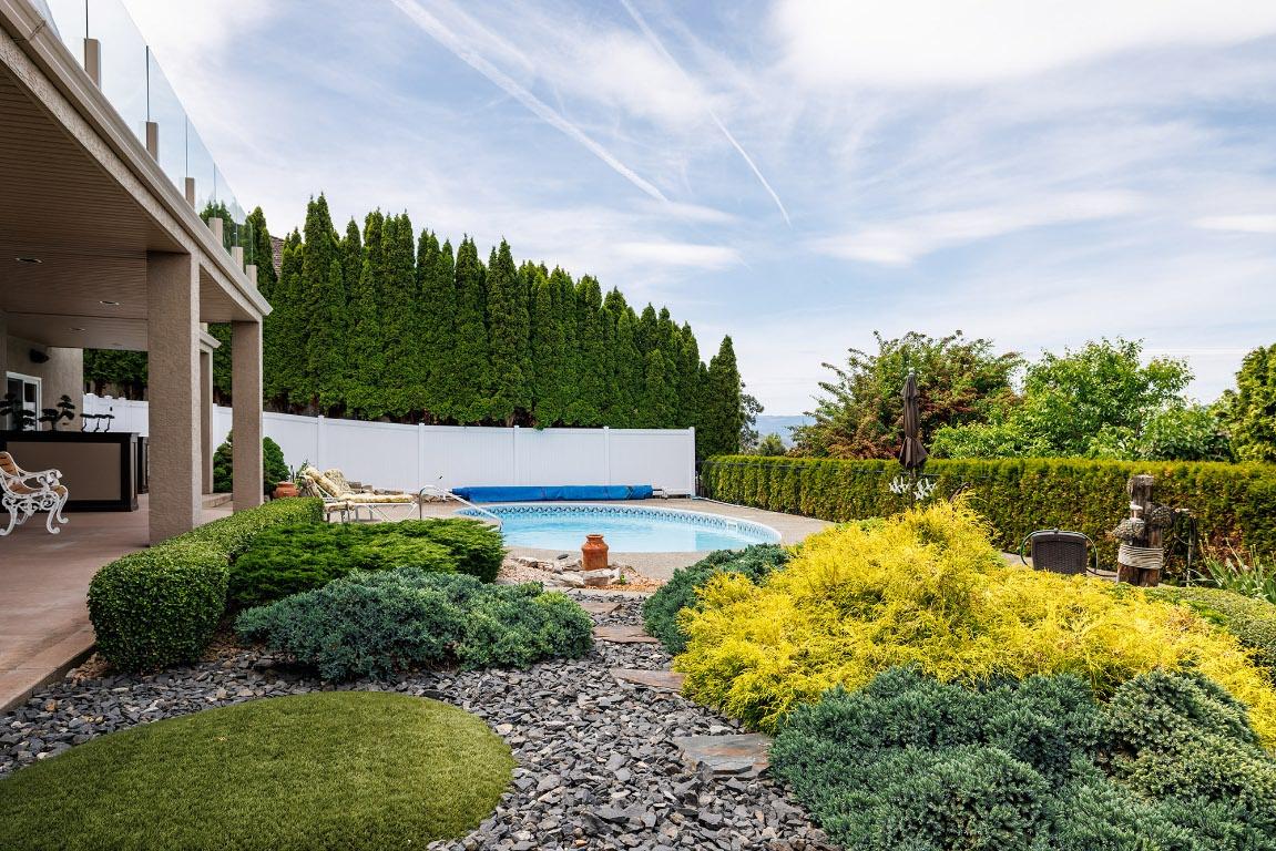 









370


Sandpiper

Street,
Kelowna,




BC
V1W 4K7


