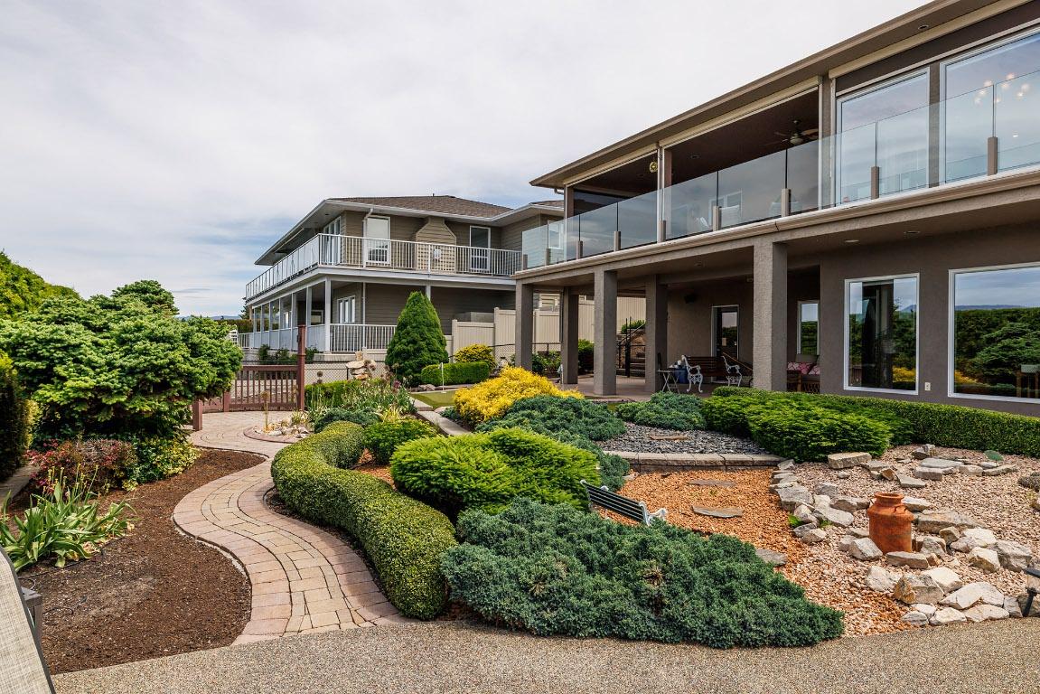 









370


Sandpiper

Street,
Kelowna,




BC
V1W 4K7

