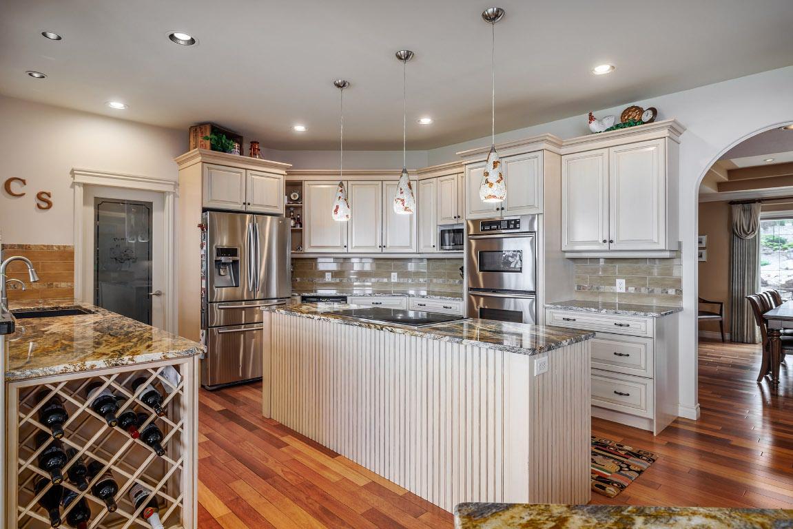 









370


Sandpiper

Street,
Kelowna,




BC
V1W 4K7

