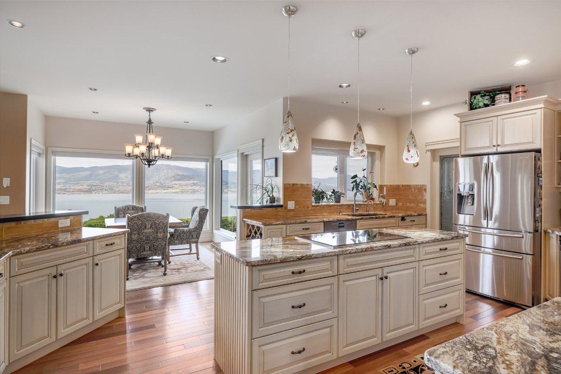 









370


Sandpiper

Street,
Kelowna,




BC
V1W 4K7

