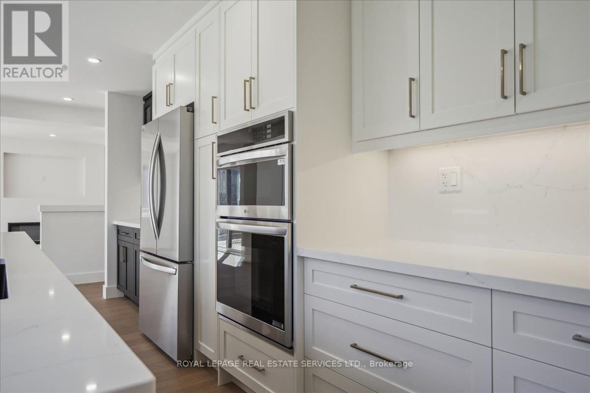












1379 GOLDEN MEADOW TRAIL

,
Oakville,




Ontario
L6H3H1

