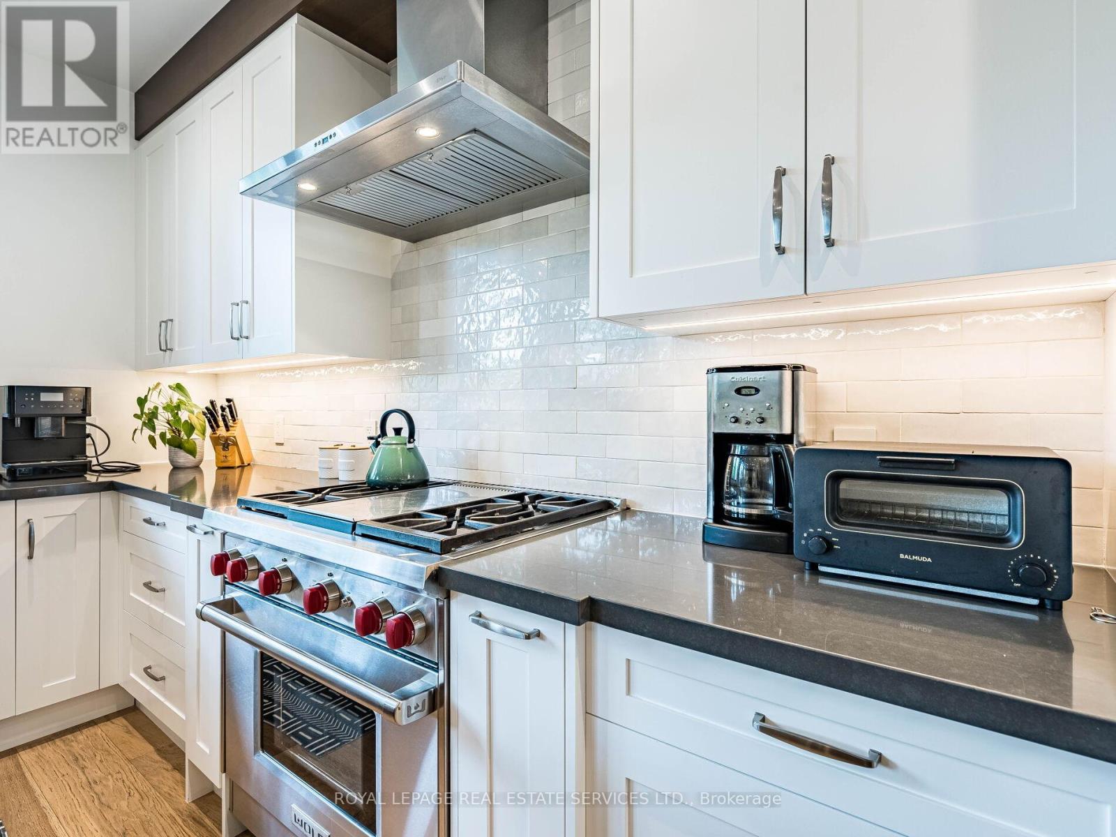 












529 BRIAR HILL AVENUE

,
Toronto,




Ontario
M5N1N1

