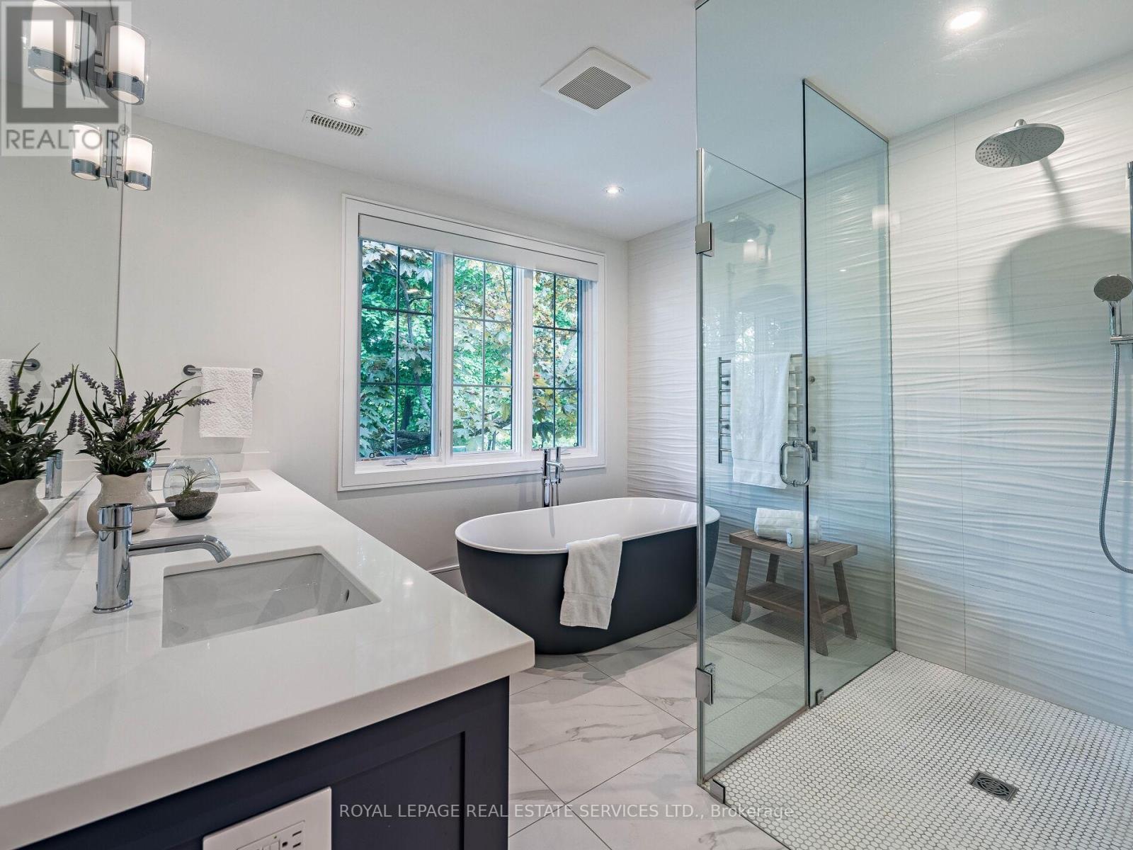 












529 BRIAR HILL AVENUE

,
Toronto,




Ontario
M5N1N1

