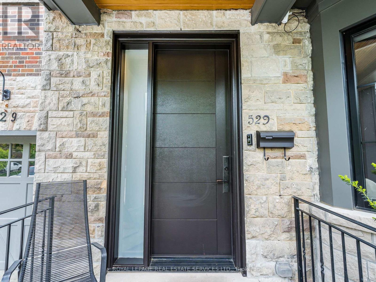 












529 BRIAR HILL AVENUE

,
Toronto,




Ontario
M5N1N1

