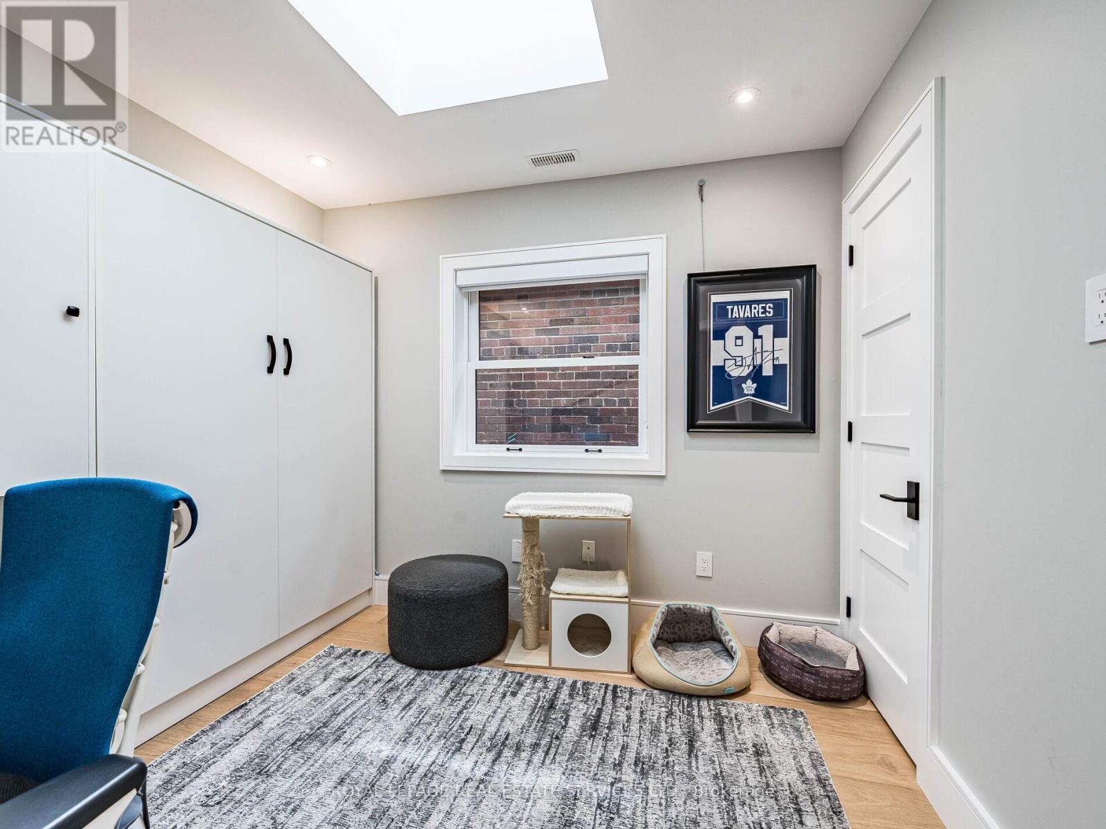 












529 BRIAR HILL AVENUE

,
Toronto,




Ontario
M5N1N1

