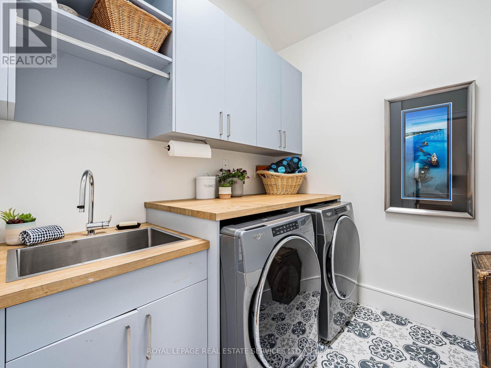 












529 BRIAR HILL AVENUE

,
Toronto,




Ontario
M5N1N1

