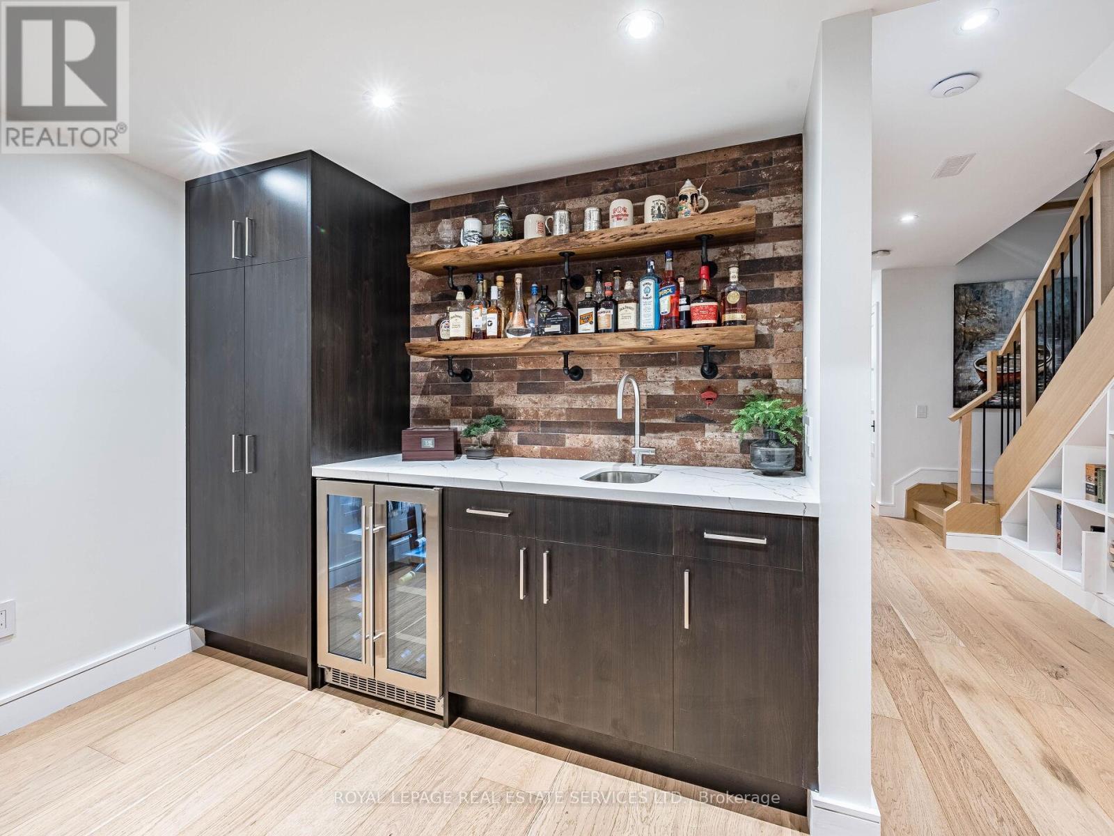 












529 BRIAR HILL AVENUE

,
Toronto,




Ontario
M5N1N1

