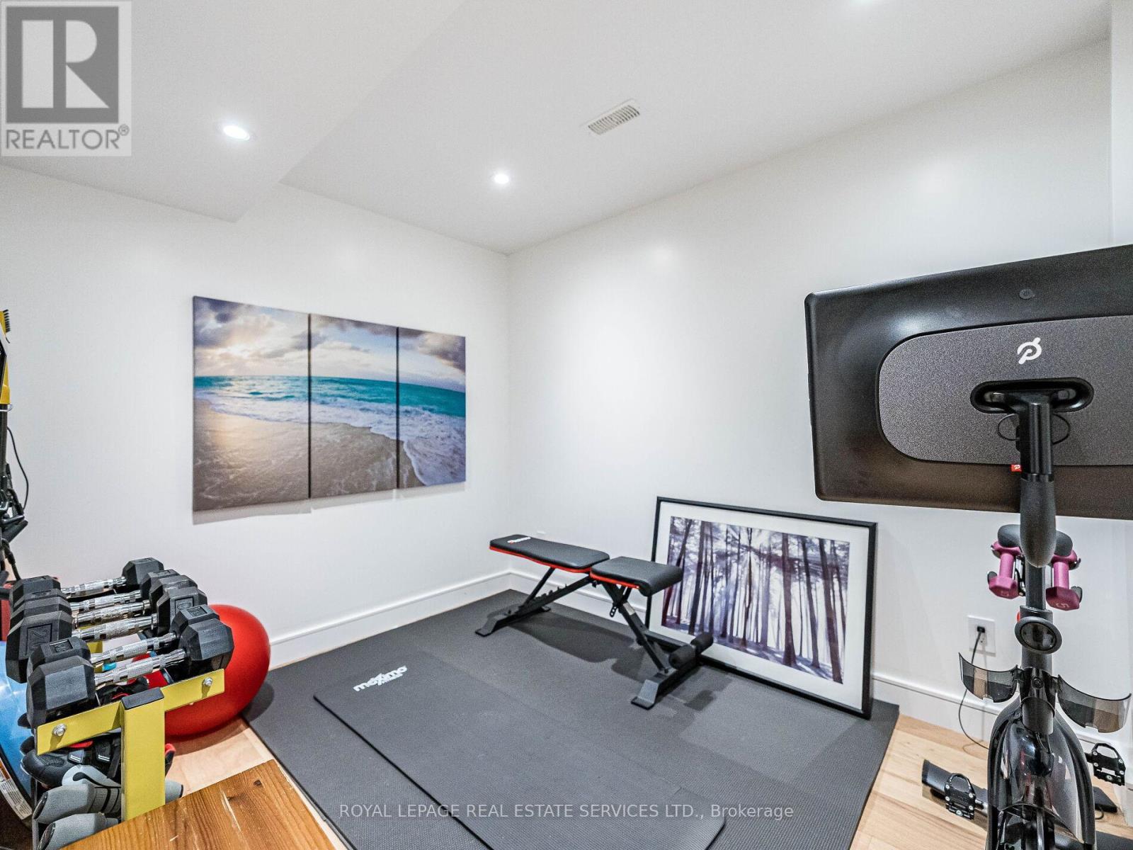 












529 BRIAR HILL AVENUE

,
Toronto,




Ontario
M5N1N1

