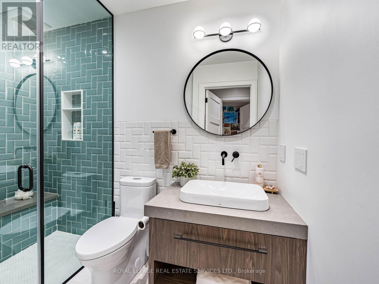 












529 BRIAR HILL AVENUE

,
Toronto,




Ontario
M5N1N1

