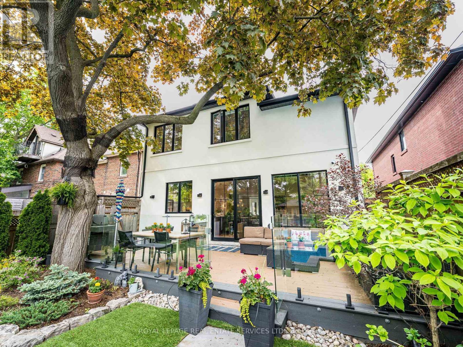 












529 BRIAR HILL AVENUE

,
Toronto,




Ontario
M5N1N1

