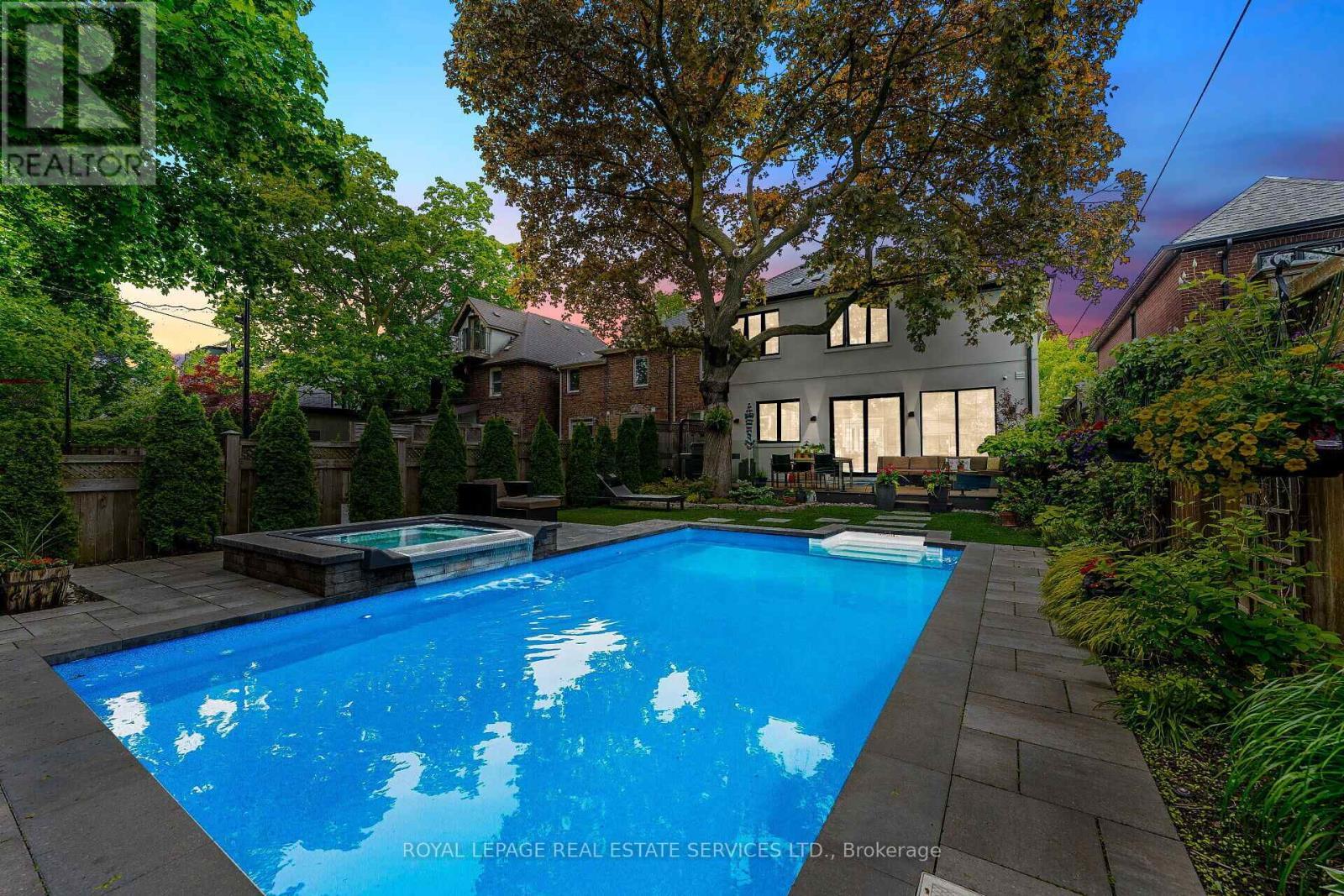 












529 BRIAR HILL AVENUE

,
Toronto,




Ontario
M5N1N1

