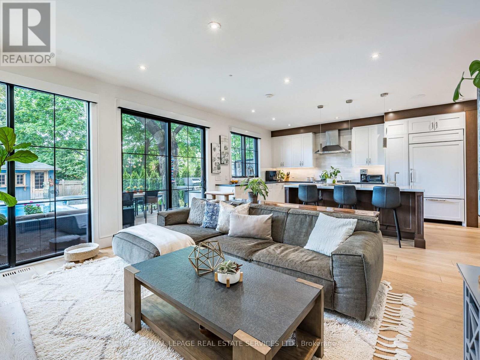 












529 BRIAR HILL AVENUE

,
Toronto,




Ontario
M5N1N1

