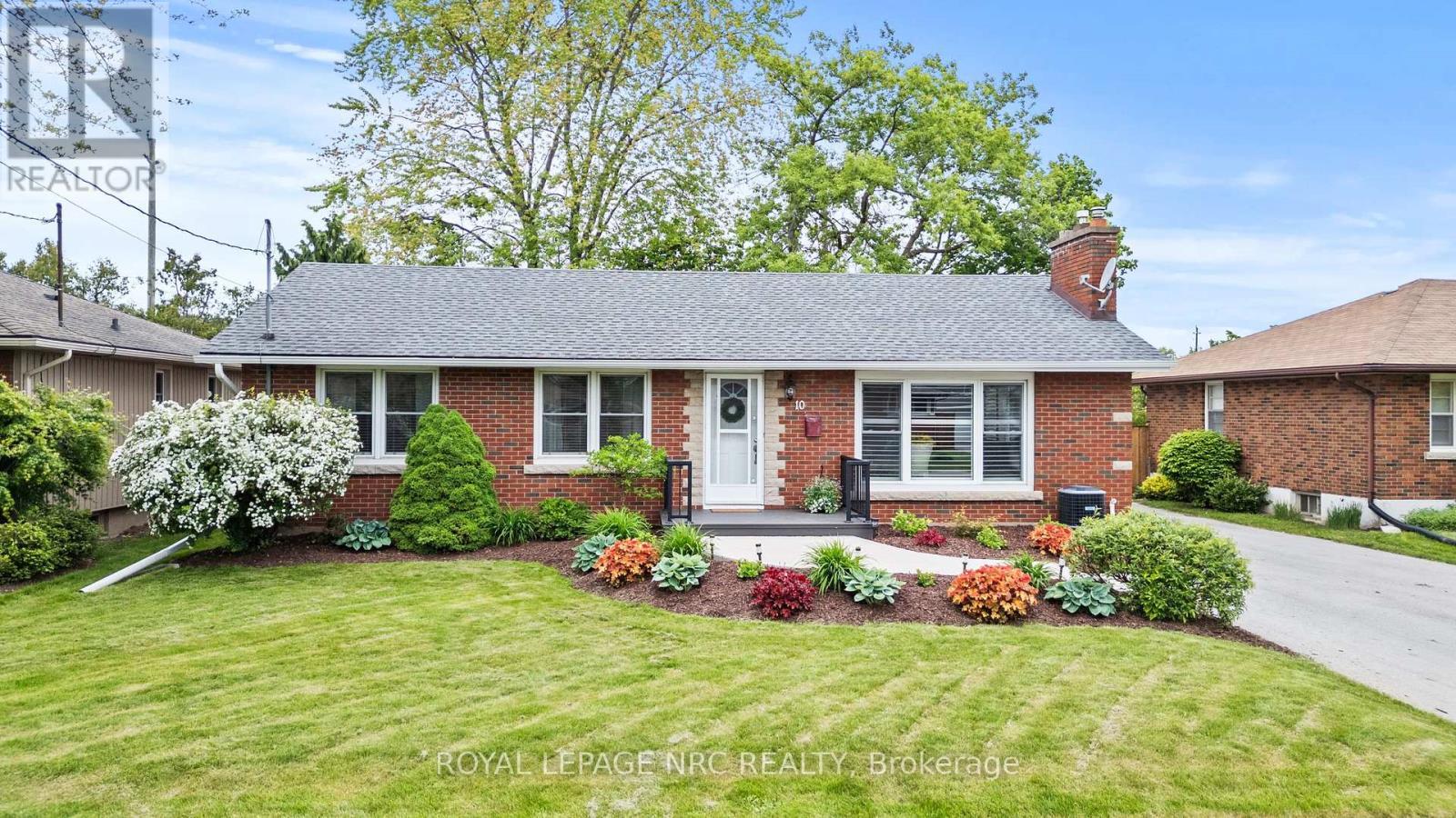 












10 WHITEOAK DRIVE

,
St. Catharines (Bunting/Linwell),




Ontario
L2M3B4

