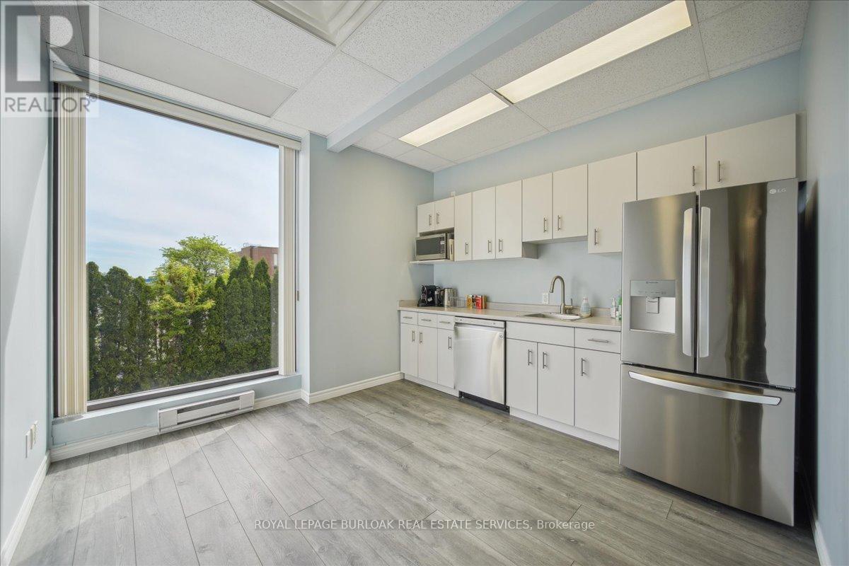 












206 - 2321 FAIRVIEW STREET

,
Burlington,




Ontario
L7R2E3

