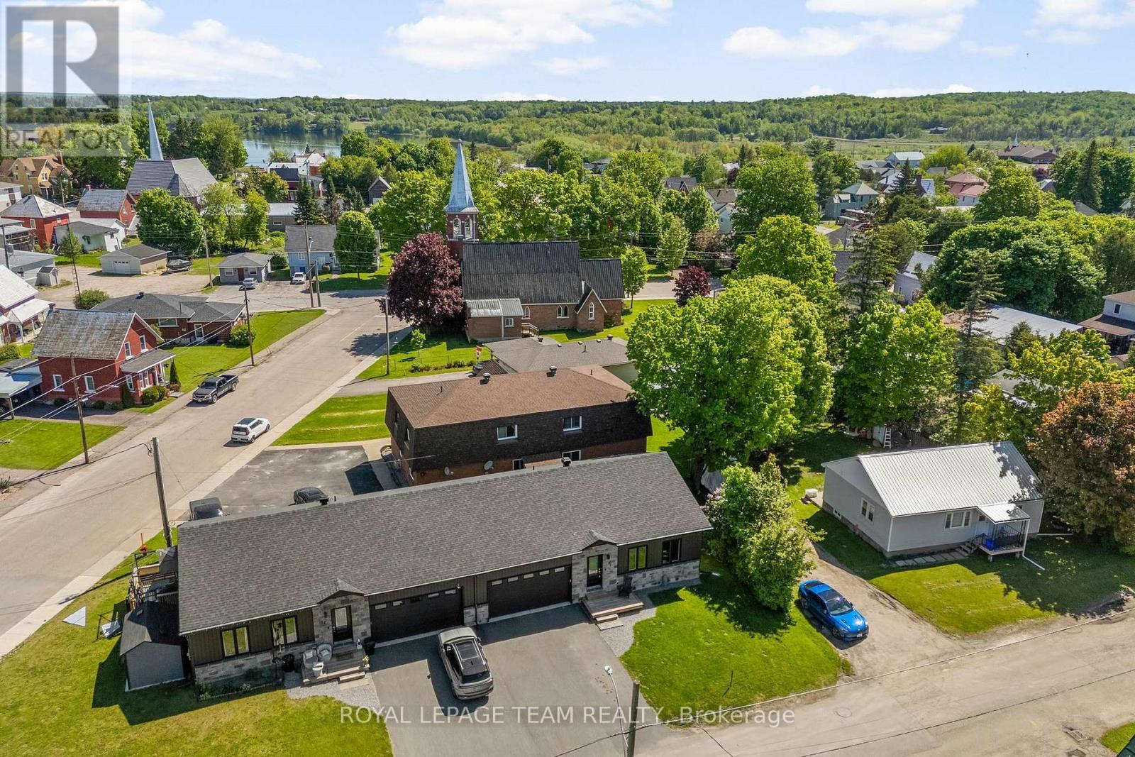 












12 SIMPSON STREET

,
Whitewater Region,




Ontario
K0J1K0

