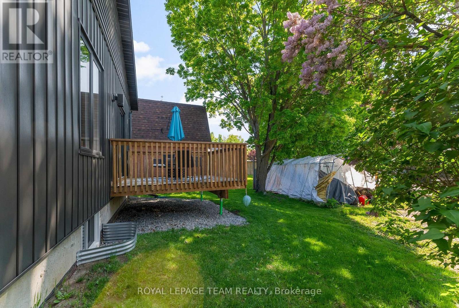 












12 SIMPSON STREET

,
Whitewater Region,




Ontario
K0J1K0

