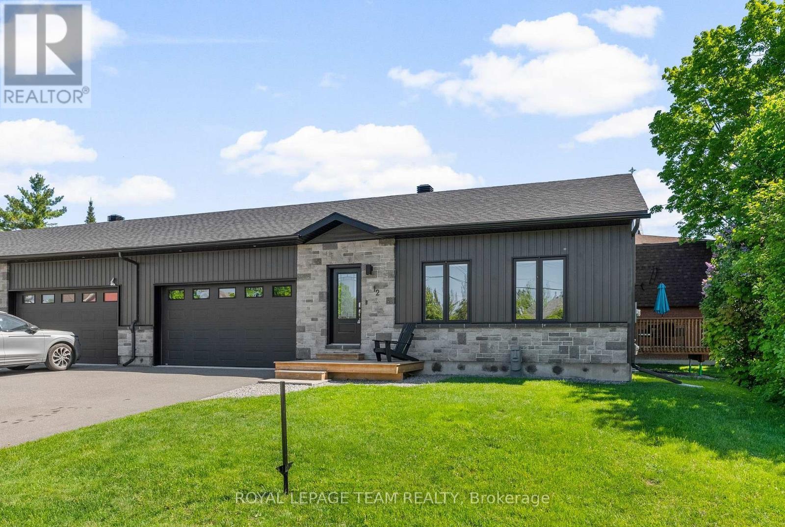 












12 SIMPSON STREET

,
Whitewater Region,




Ontario
K0J1K0

