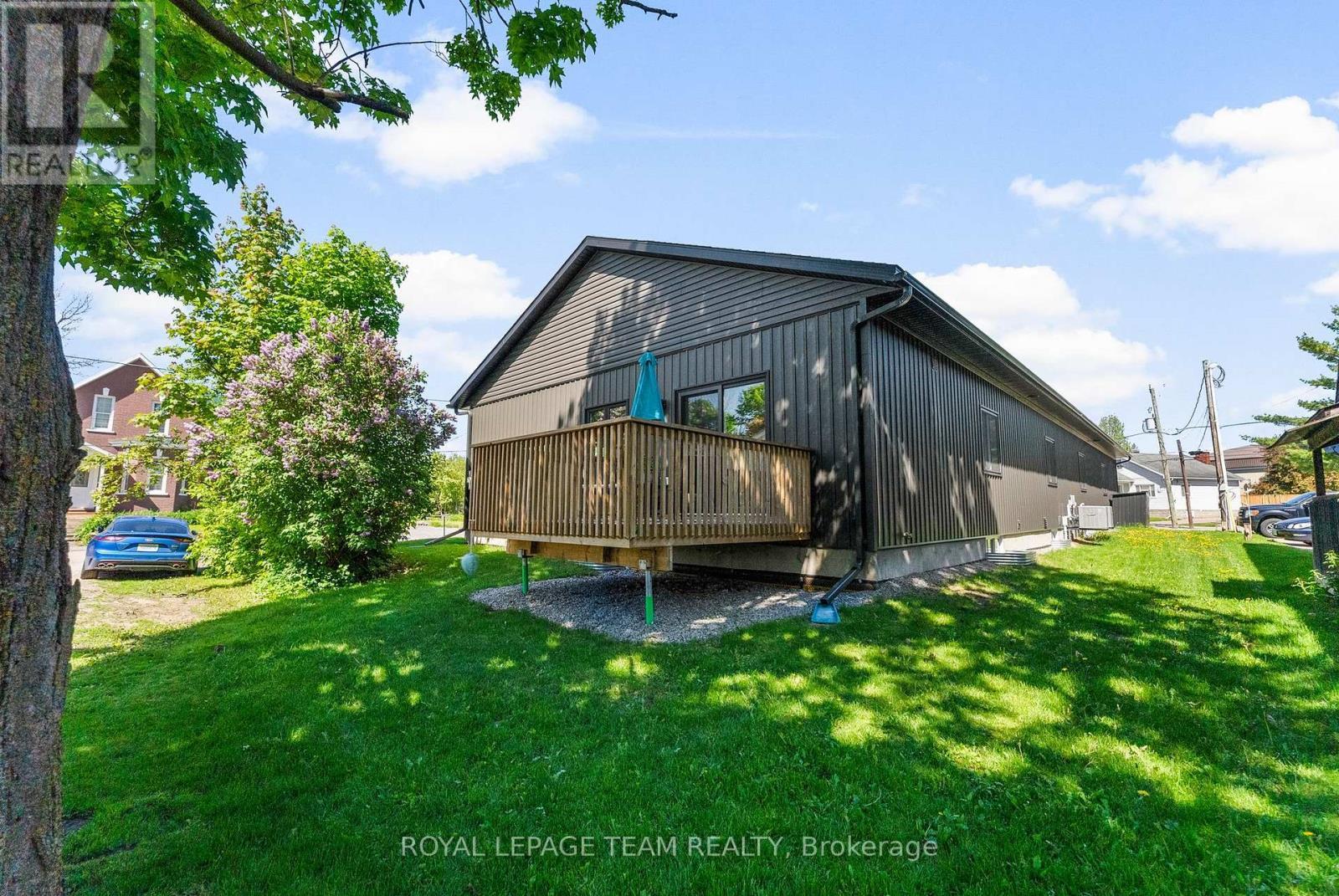 












12 SIMPSON STREET

,
Whitewater Region,




Ontario
K0J1K0

