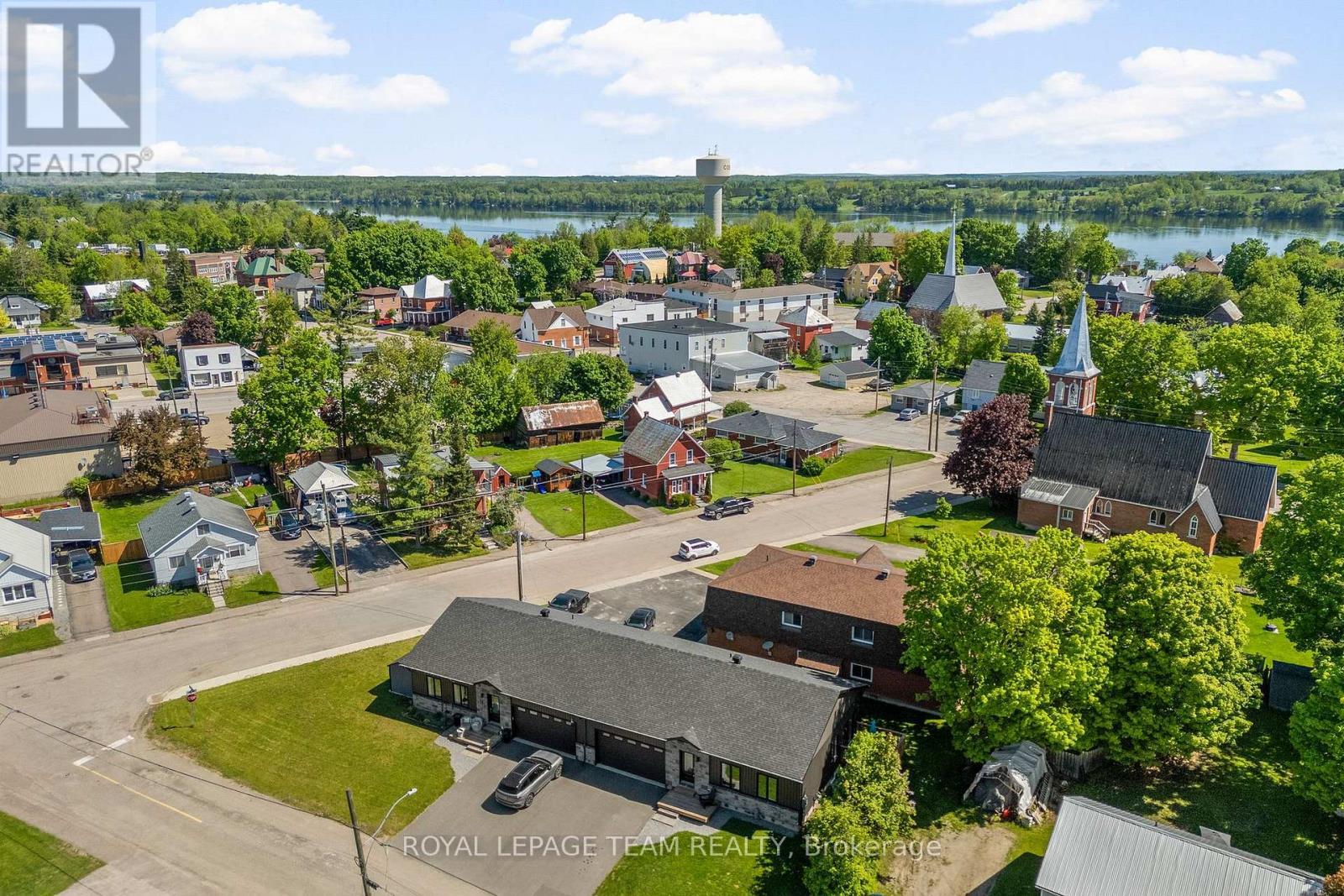 












12 SIMPSON STREET

,
Whitewater Region,




Ontario
K0J1K0

