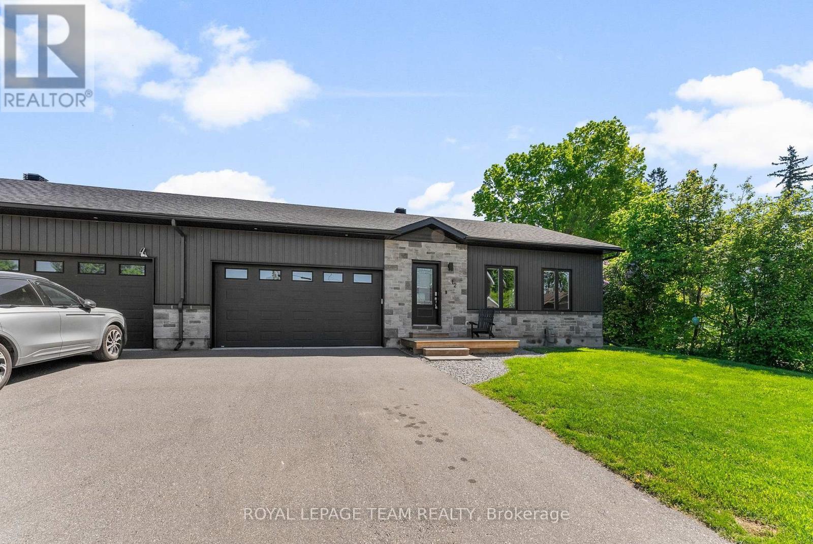 












12 SIMPSON STREET

,
Whitewater Region,




Ontario
K0J1K0

