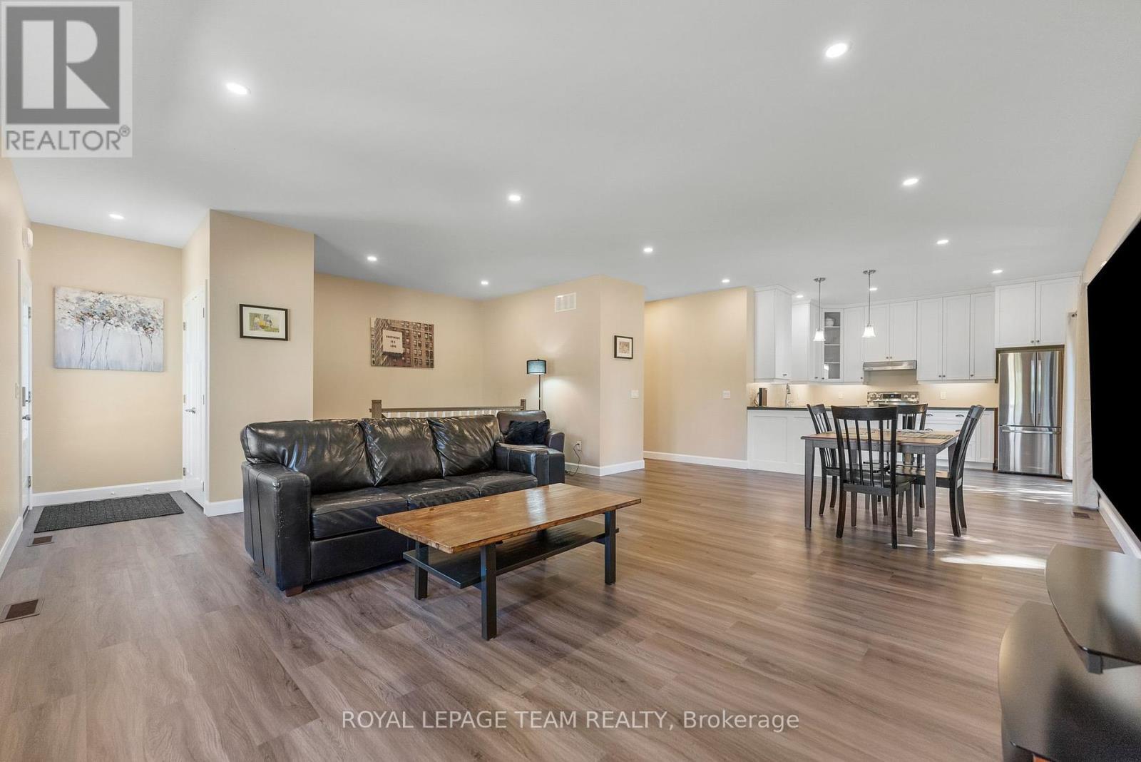 












12 SIMPSON STREET

,
Whitewater Region,




Ontario
K0J1K0


