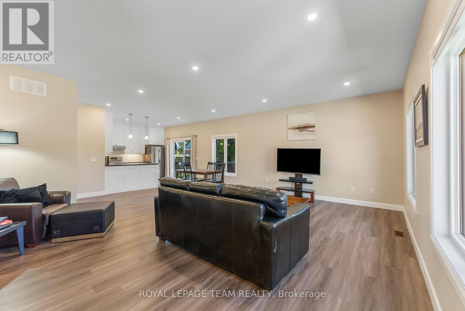 












12 SIMPSON STREET

,
Whitewater Region,




Ontario
K0J1K0

