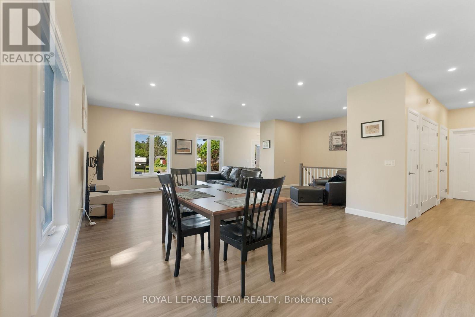 












12 SIMPSON STREET

,
Whitewater Region,




Ontario
K0J1K0

