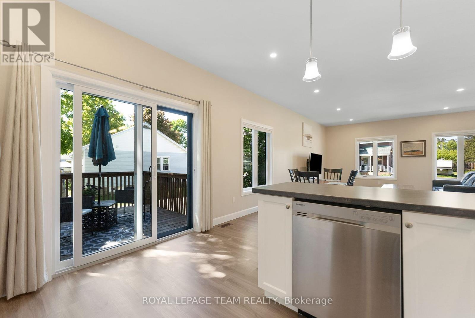 












12 SIMPSON STREET

,
Whitewater Region,




Ontario
K0J1K0

