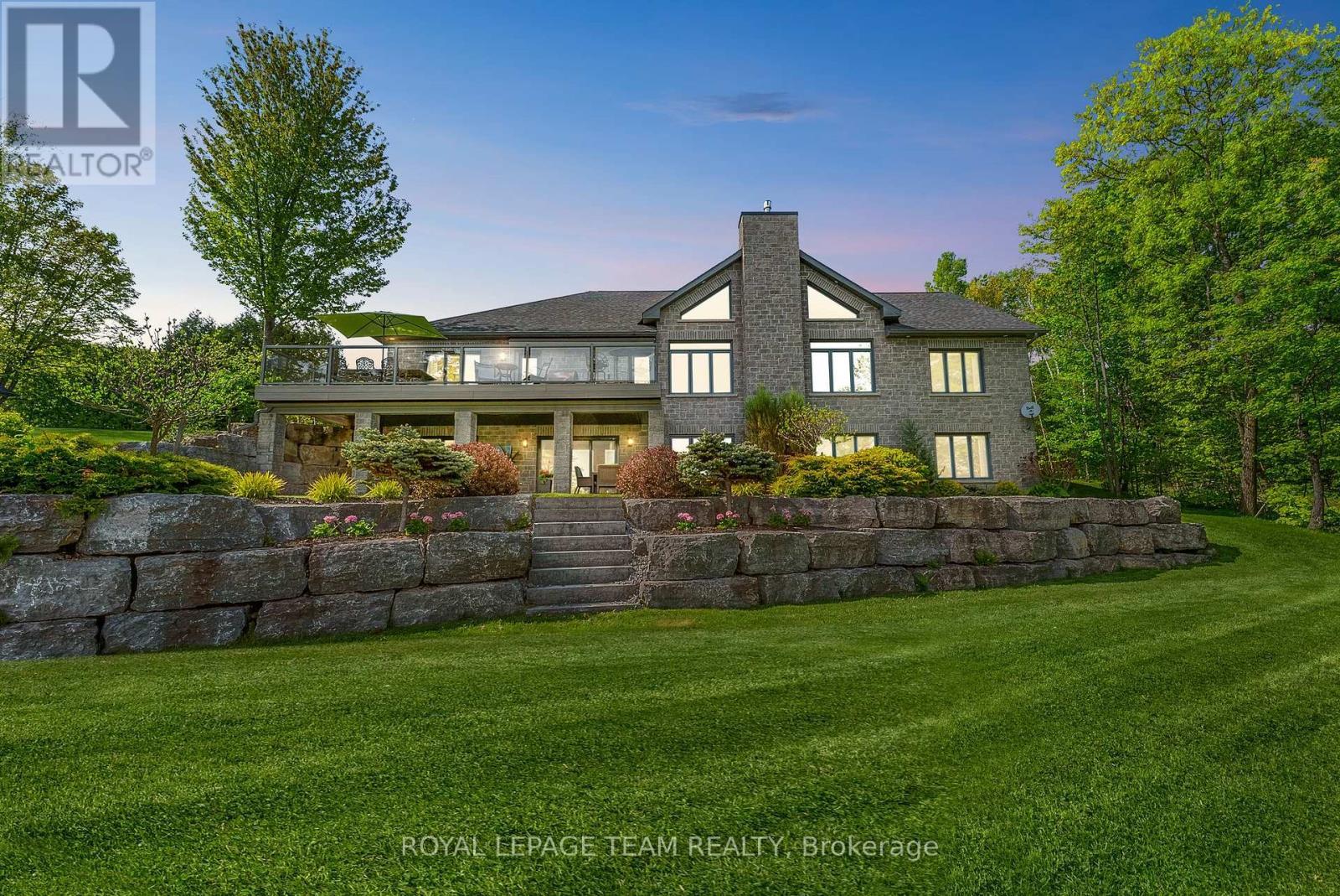 












2803 CENTENNIAL LAKE ROAD

,
Greater Madawaska,




Ontario
K0J1H0

