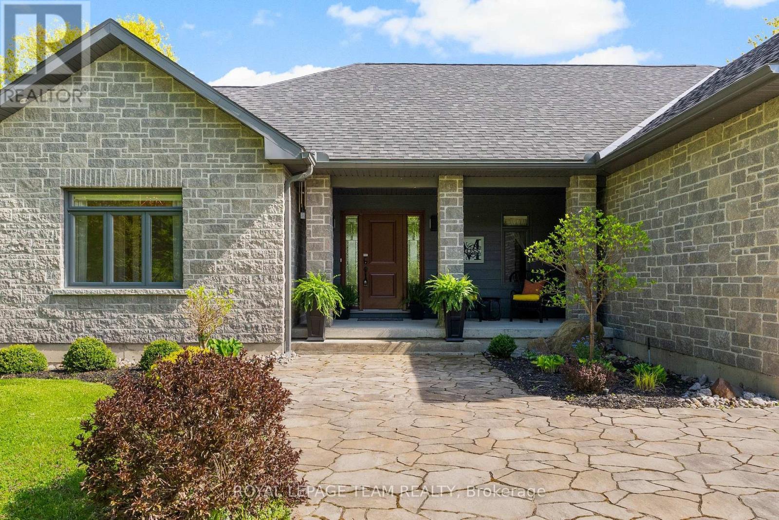 












2803 CENTENNIAL LAKE ROAD

,
Greater Madawaska,




Ontario
K0J1H0

