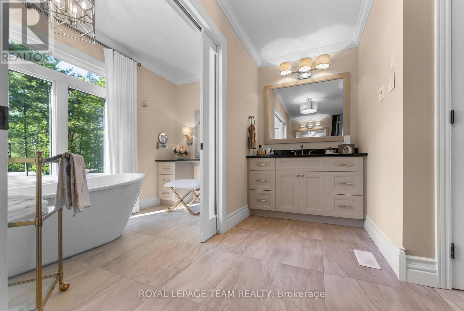 












2803 CENTENNIAL LAKE ROAD

,
Greater Madawaska,




Ontario
K0J1H0

