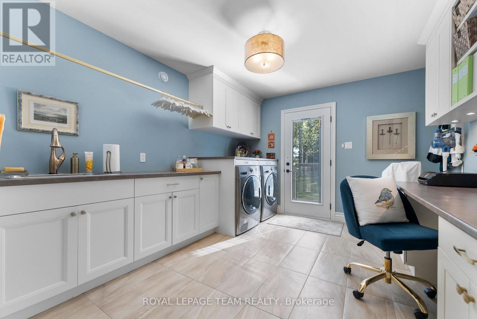 












2803 CENTENNIAL LAKE ROAD

,
Greater Madawaska,




Ontario
K0J1H0

