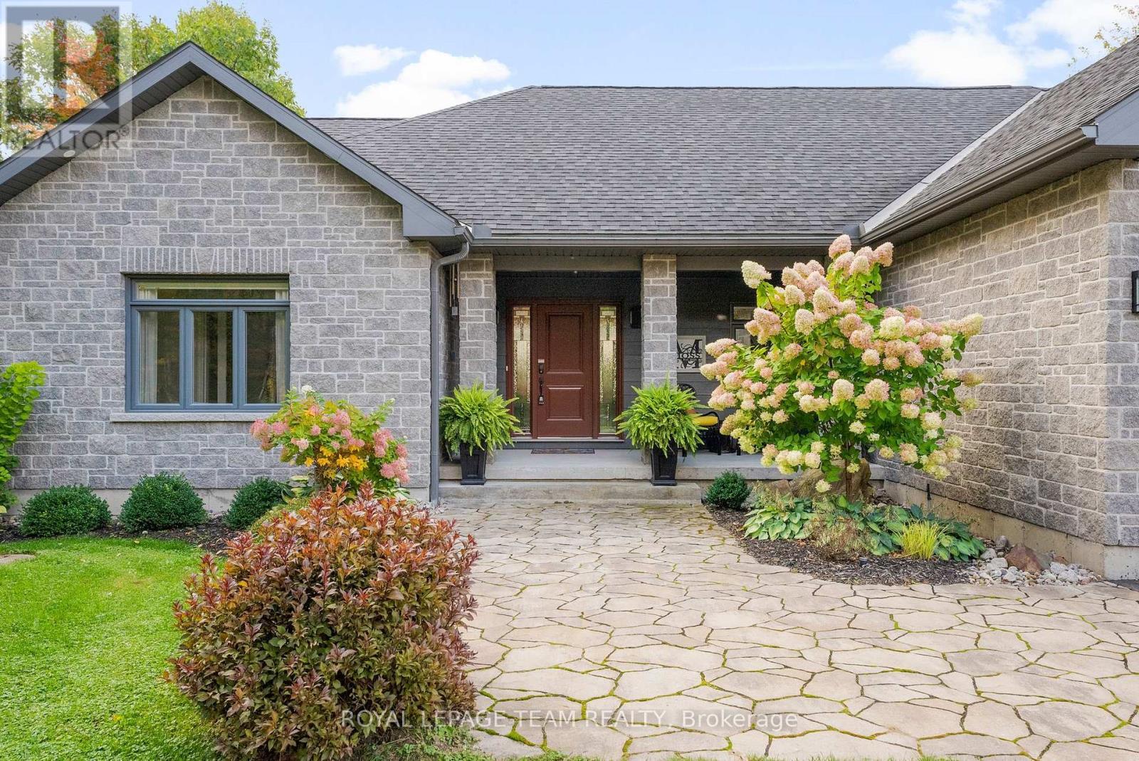 












2803 CENTENNIAL LAKE ROAD

,
Greater Madawaska,




Ontario
K0J1H0

