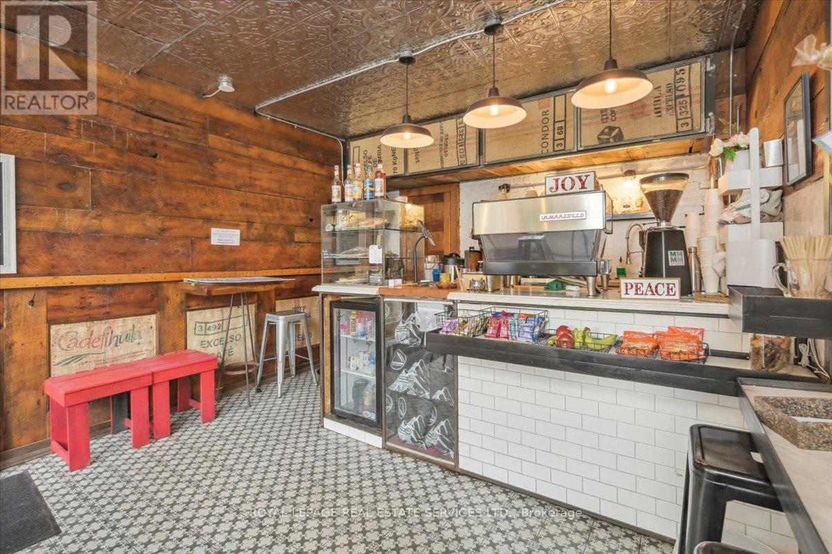 












456 OSSINGTON AVENUE

,
Toronto,




Ontario
M6G3T2

