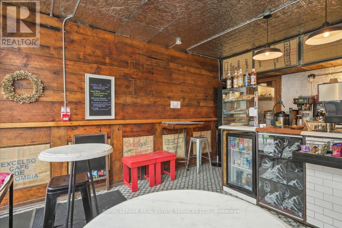 












456 OSSINGTON AVENUE

,
Toronto,




Ontario
M6G3T2

