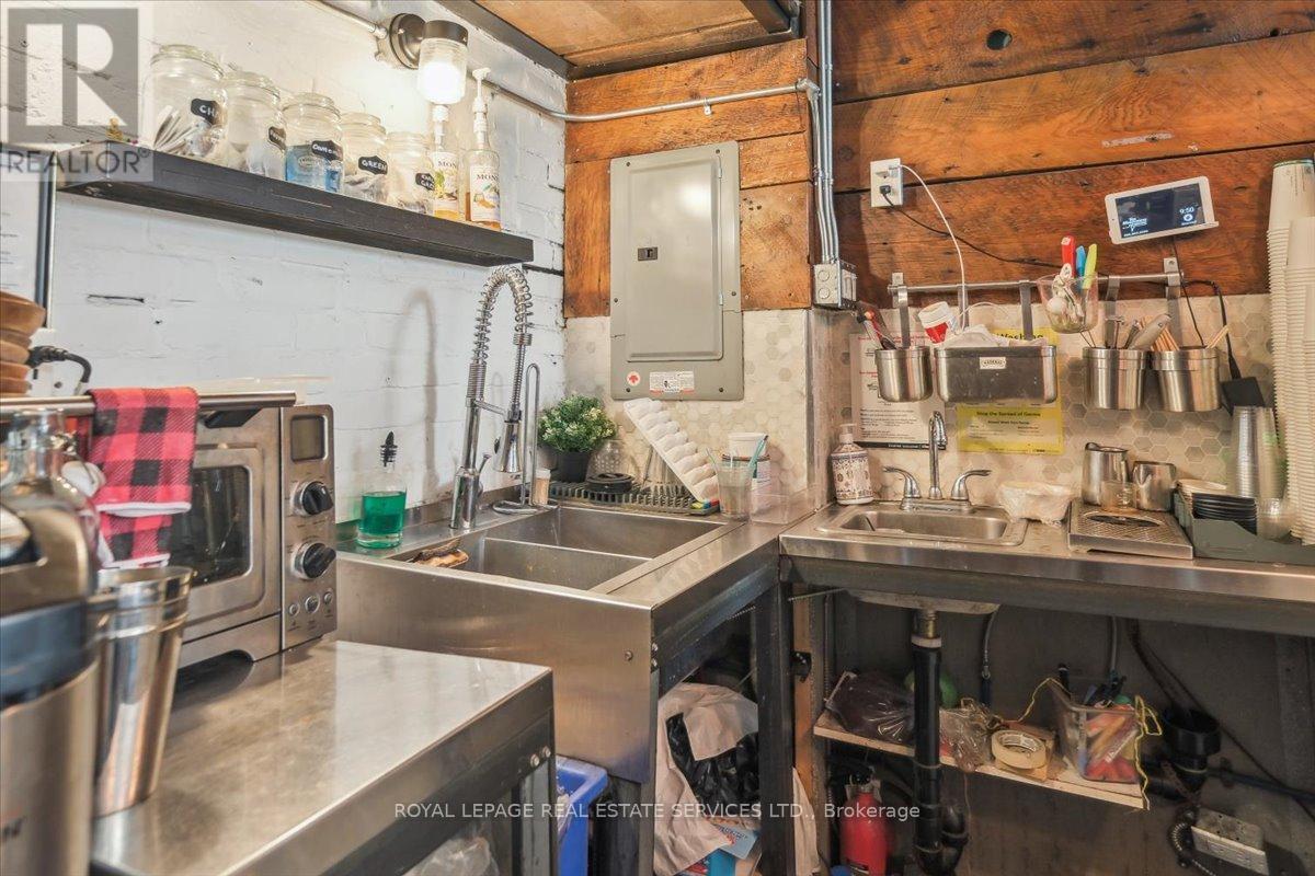 












456 OSSINGTON AVENUE

,
Toronto,




Ontario
M6G3T2

