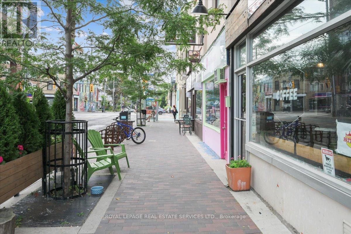 












456 OSSINGTON AVENUE

,
Toronto,




Ontario
M6G3T2

