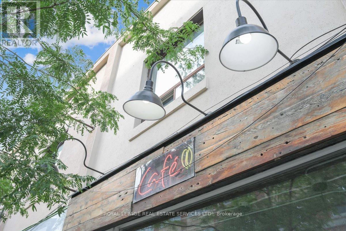 












456 OSSINGTON AVENUE

,
Toronto,




Ontario
M6G3T2

