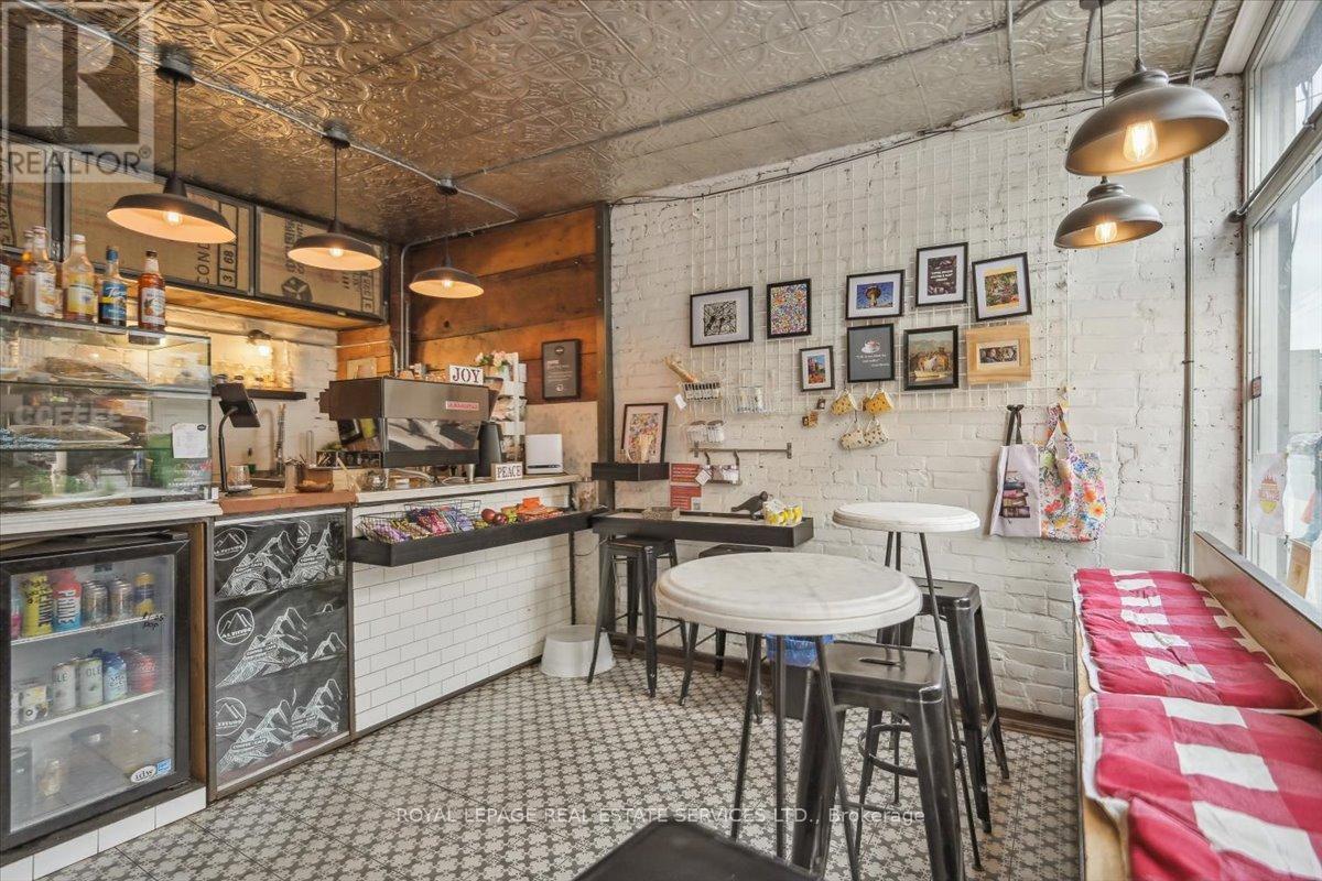 












456 OSSINGTON AVENUE

,
Toronto,




Ontario
M6G3T2


