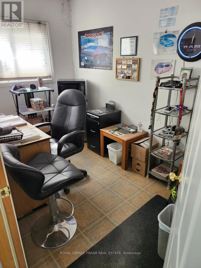 












8 - 171 NORTH PORT ROAD

,
Scugog (Port Perry),




Ontario
L9L0B7


