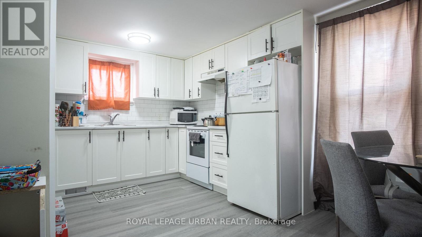 












36 WELLAND STREET

,
Welland,




Ontario
L3B4E4

