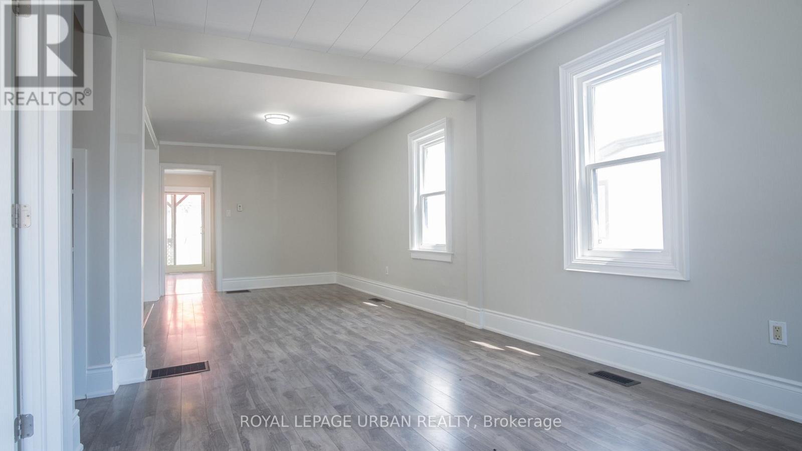 












36 WELLAND STREET

,
Welland,




Ontario
L3B4E4

