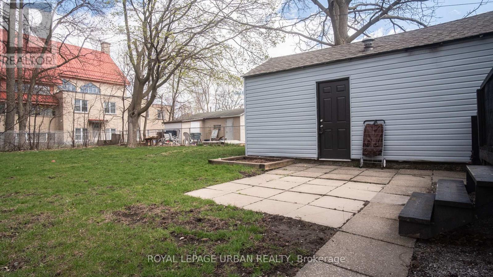 












36 WELLAND STREET

,
Welland,




Ontario
L3B4E4

