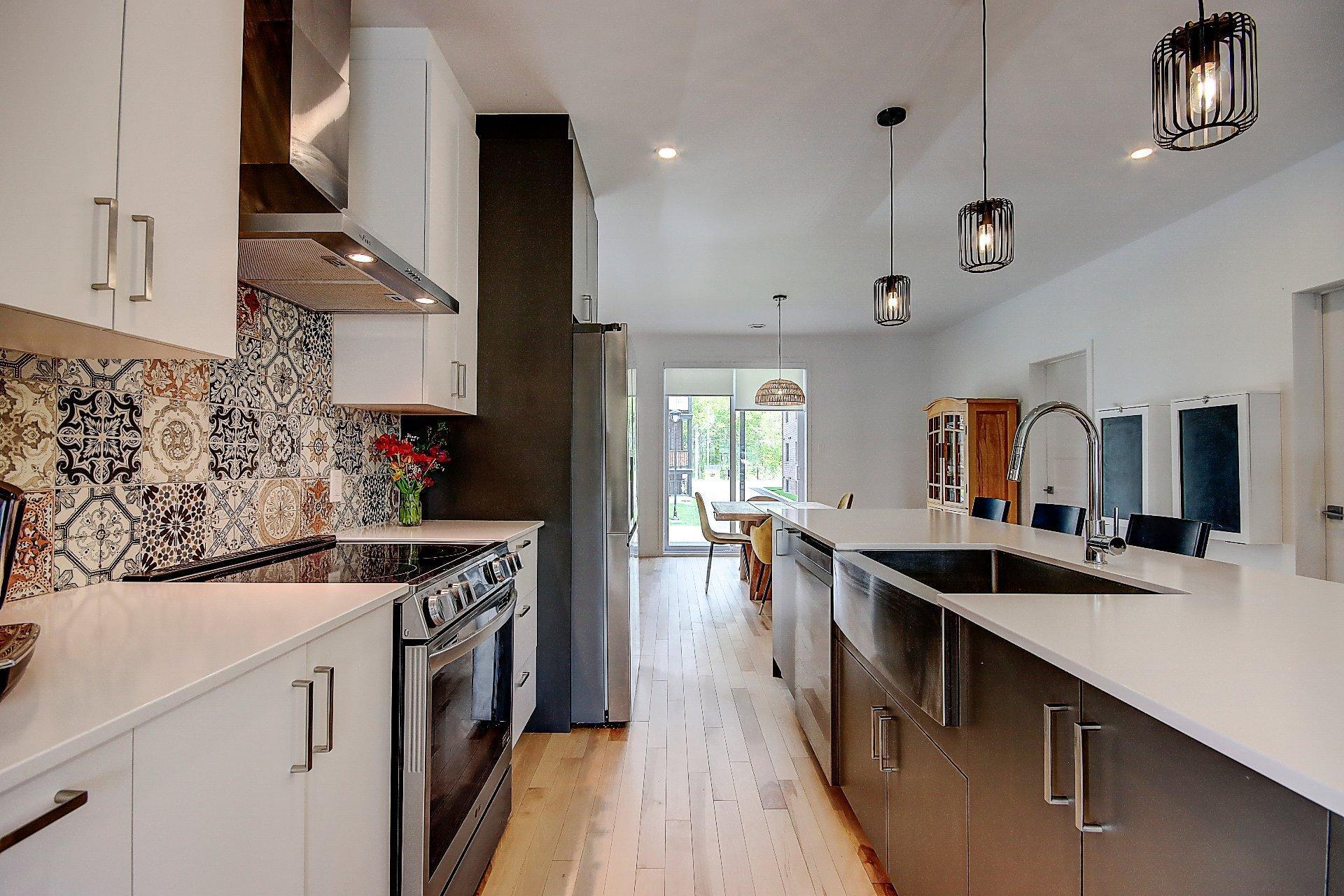 









220


Rue Robert-Jones

, 102,
Saint-Jean-sur-Richelieu,




QC
J2X0E2

