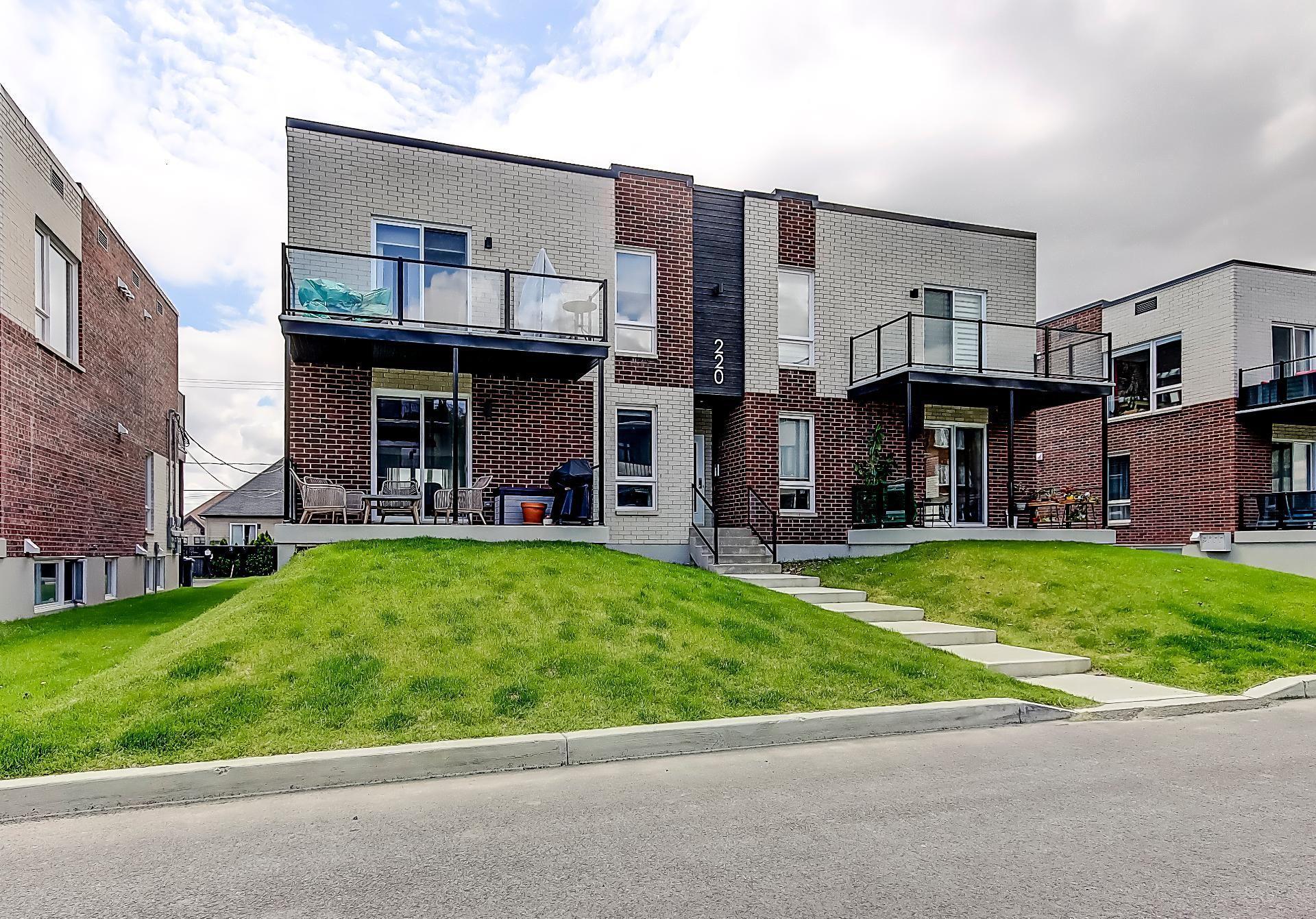 









220


Rue Robert-Jones

, 102,
Saint-Jean-sur-Richelieu,




QC
J2X0E2

